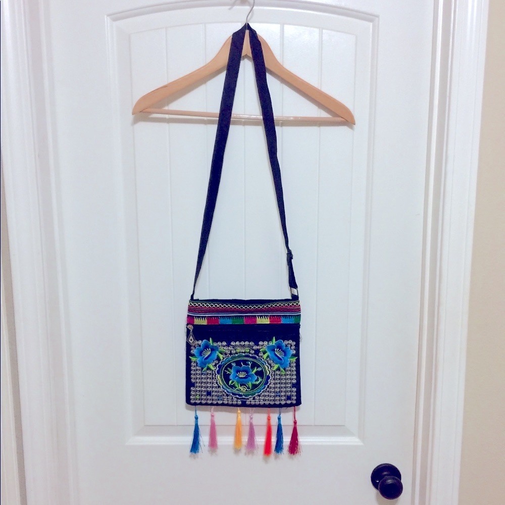 MEXICO. Embroidered Mexican artisan purse